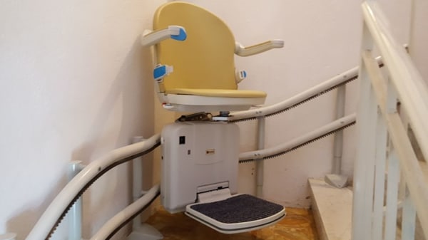 installazione montascale poltroncina curvilineo doppia guida a sassello