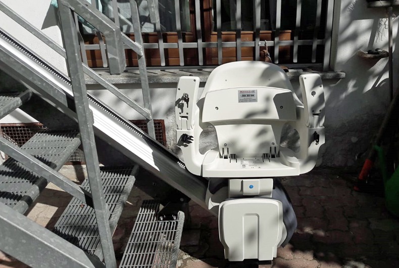 siamo presenti a borgo san dalmazzo in provincia di cuneo per installazione montascale