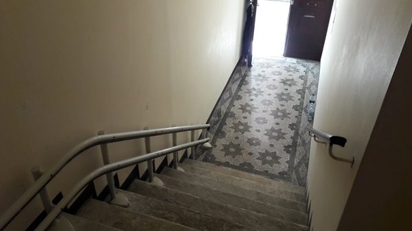 Vista montascala sottile per condominio