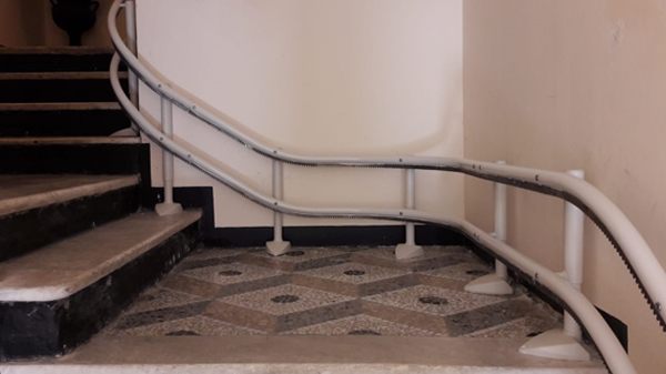 Doppia cremagliera per montascala sottile