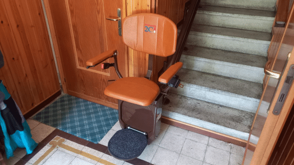 Vista di sedile aperto salva spazio M2C