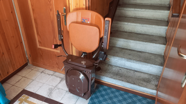 Montascale super sottile ingombro minimo M2C