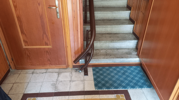 Panoramica partenza montascale sottile salva spazio