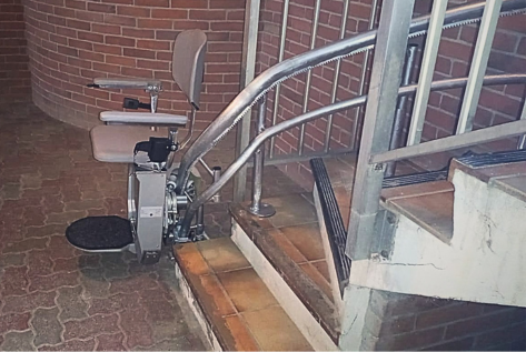 Montascale all'esterno, resistente a pioggia e neve, panoramica